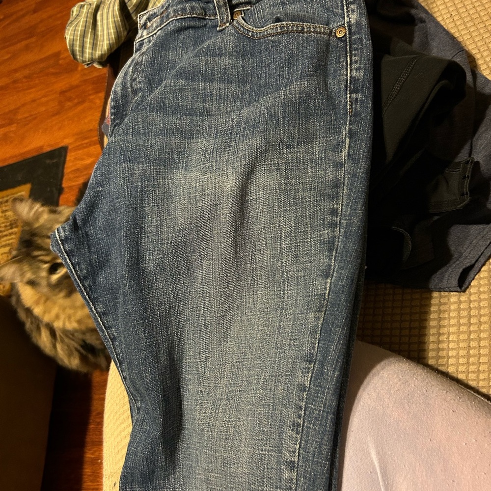Women’s Levi’s jeans
